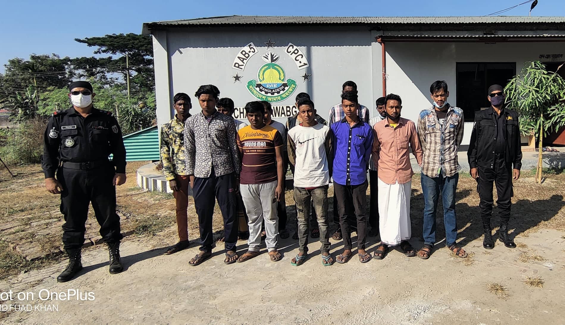 চাঁপাইনবাবগঞ্জে ১২ মাদকসেবি ও জুয়াড়িকে আটক করেছে র্র্যাব