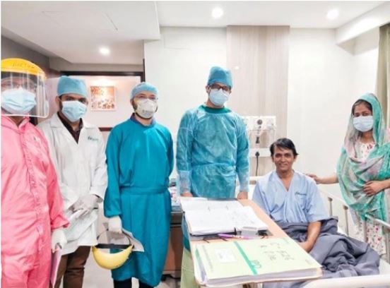 আজিজুল হাকিম করোনামুক্ত হয়ে বাসায় ফিরলেন