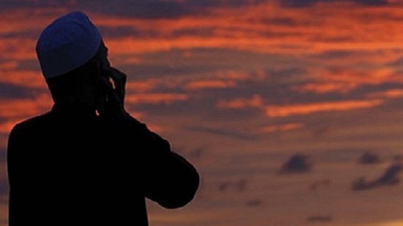 যে ৬ অবস্থায় আযানের জবাব দেয়া ঠিক নয়