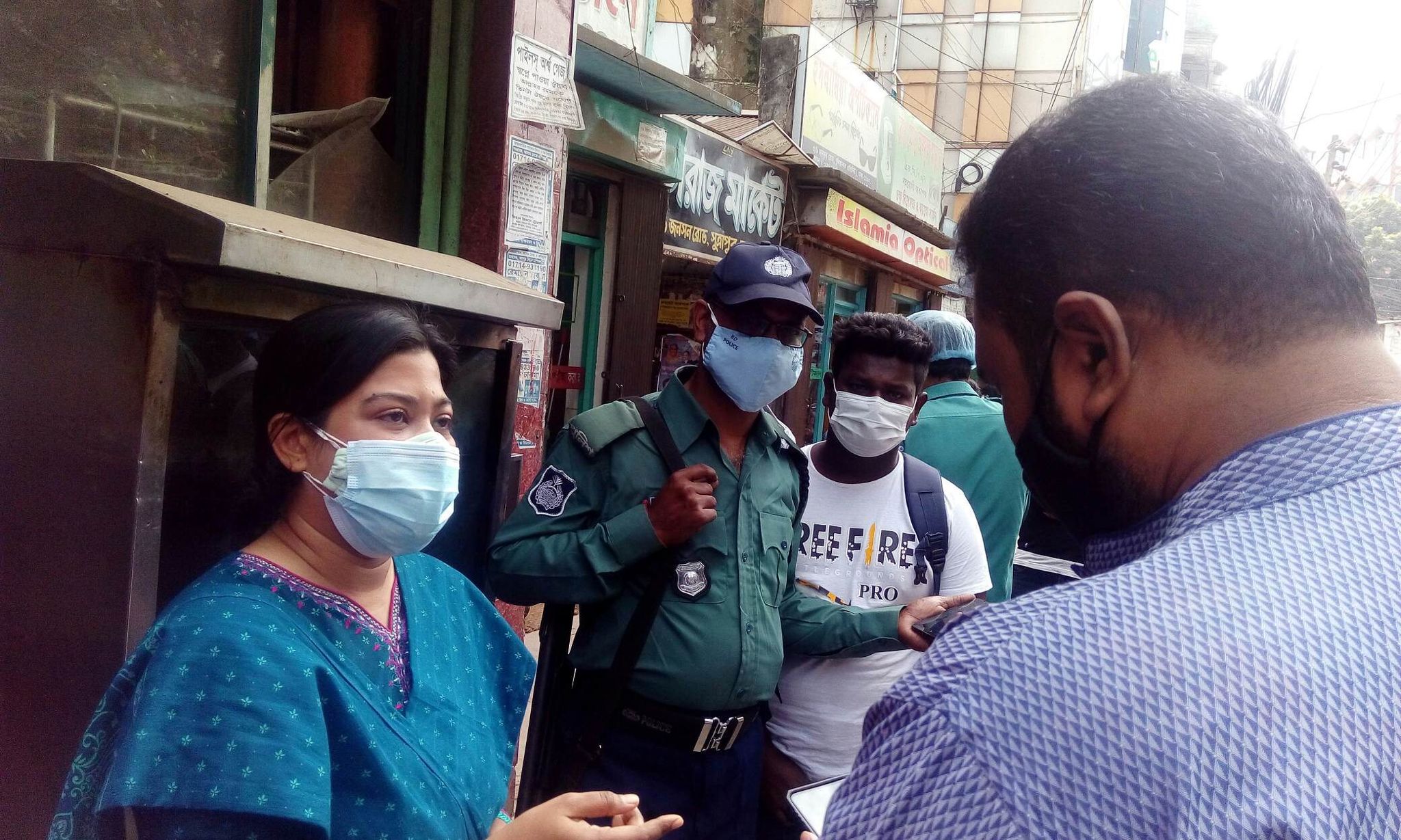 ঢাকায় ১৩ স্থানে মোবাইল কোর্ট, ৮০ জনকে জরিমানা