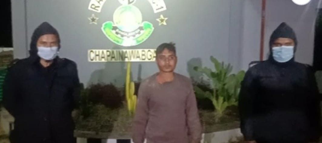 চাঁপাইনবাবগঞ্জ র্র্যাবের মাদক বিরোধী অভিযানে ইয়াবা সহ গ্রেপ্তার ১