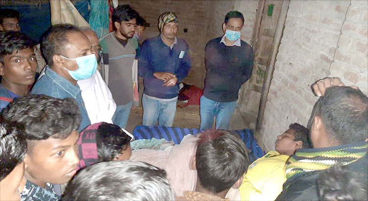 চাঁপাইনবাবগঞ্জের শিবগঞ্জ উপজেলার চককীর্তি ইউনিয়নে অসুস্থ্য যুবকের পাশে চেয়ারম্যান প্রার্থী