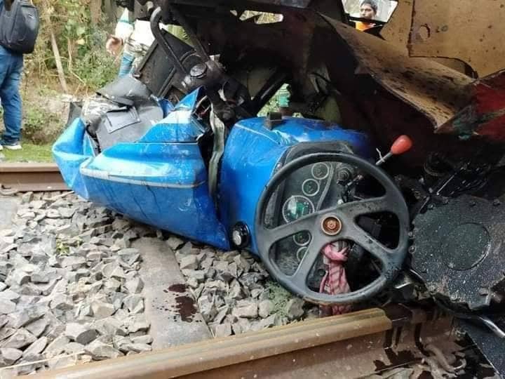 চাঁপাইনবাবগঞ্জে নাচোলে ট্রেনের সাথে মুখোমুখি সংঘর্ষে নিহত ১