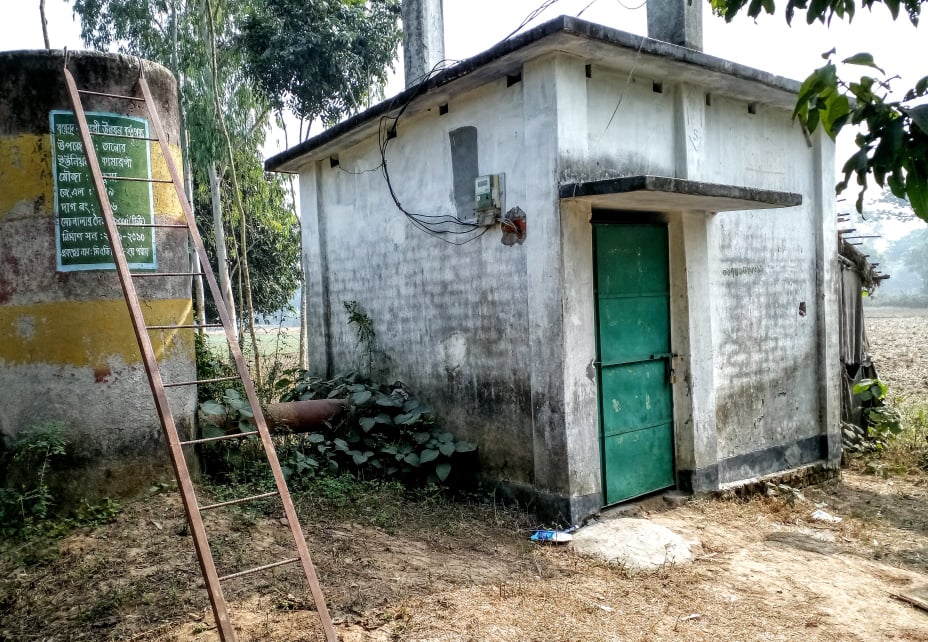 রাজশাহীর তানোরে নলকুপ অপারেটরের দৌরাত্ম্য