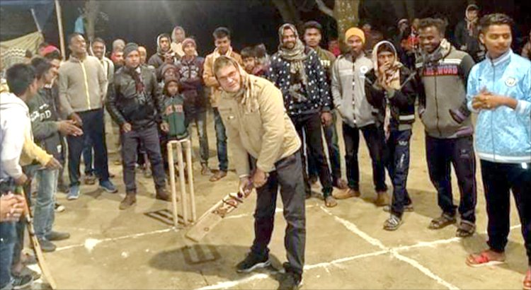 চাঁপাইনবাবগঞ্জের শিবগঞ্জে মিনি ক্রিকেট টুর্নামেন্টের উদ্বোধন