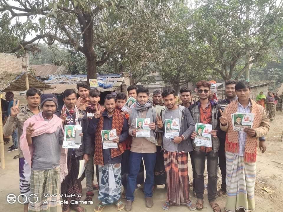 চাঁপাইনবাবগঞ্জের শিবগঞ্জে ছাত্রলীগ নেতার নেতৃত্বে মনিরুলের পক্ষে গণসংযোগে যুবকদের ঢল