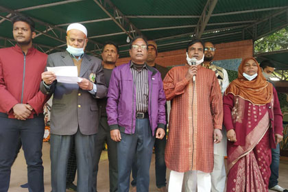 চাঁপাইনবাবগঞ্জ জেলা বঙ্গবন্ধু সৈনিক লীগের বঙ্গবন্ধুর প্রতিকৃতিকে পুস্পস্তবক অর্পণ