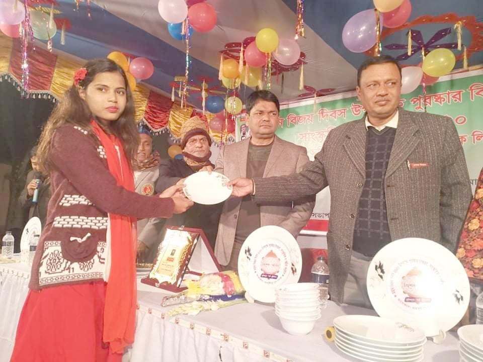 চাঁপাইনবাবগঞ্জের রামকিষ্টপুর যুব সমাজের আয়োজনে গম্ভীরা ও পুরষ্কার বিতরণ