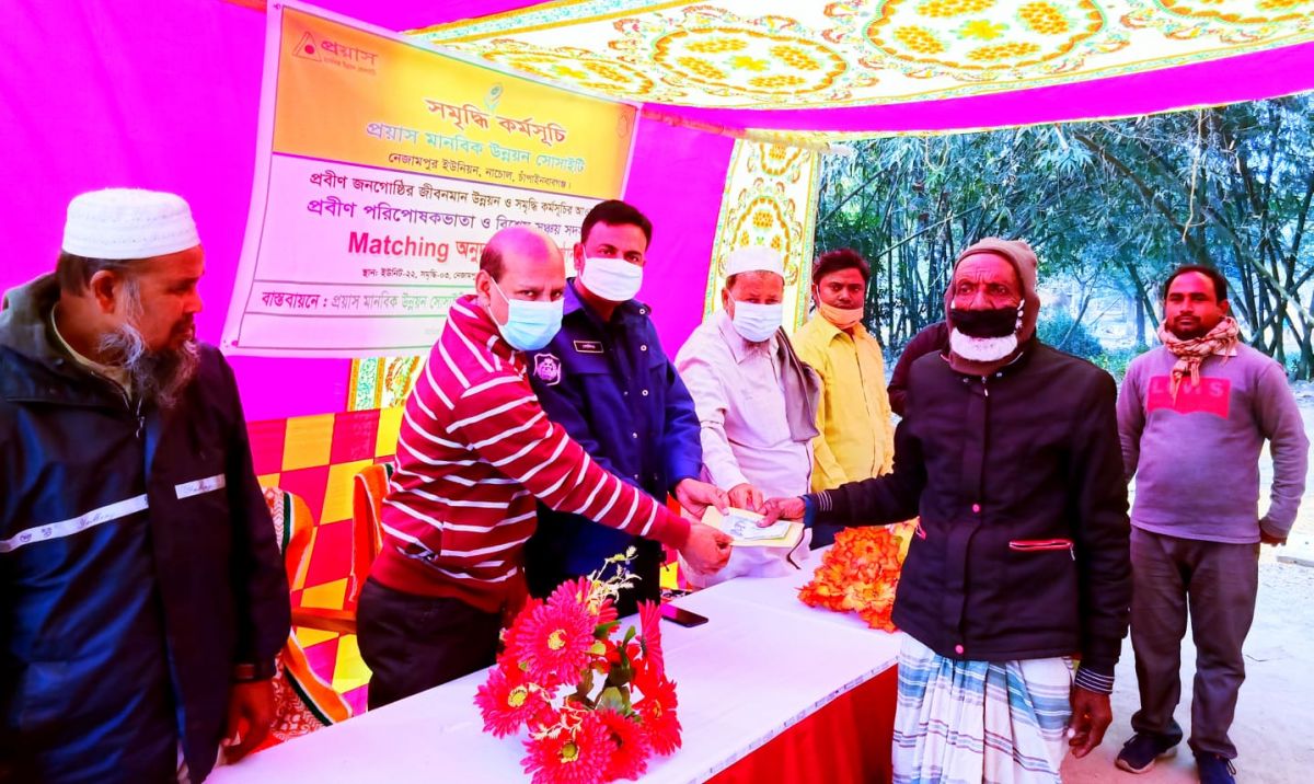 চাঁপাইনবাবগঞ্জের নাচোলে ১০০জন প্রবীণকে পরিপোষক ভাতা প্রদান