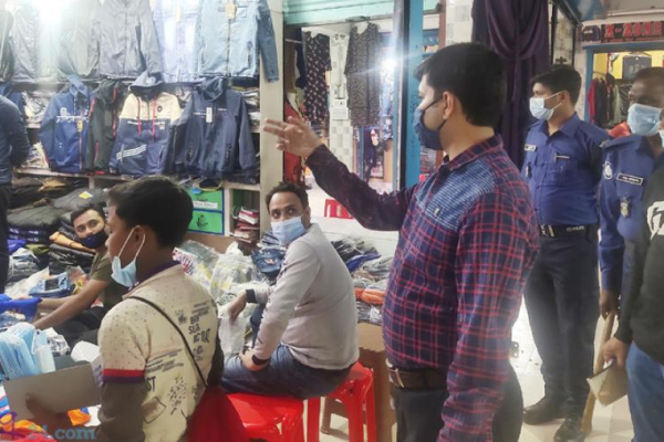 নাটোরে মাস্ক না পড়ায় ১১ জনকে জরিমানা