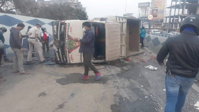 কলকাতার এজেসি বোস রোড উড়ালপুলে সড়ক দুর্ঘটনা, আহত ২৬