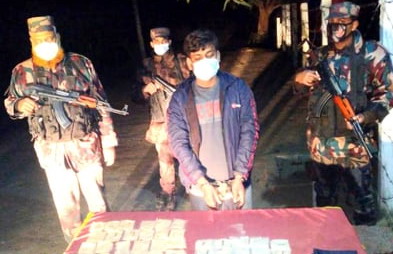 চাঁপাইনবাবগঞ্জে প্রায় ৩ কেজি হেরোইন সহ এক মাদক ব্যবসায়ী আটক