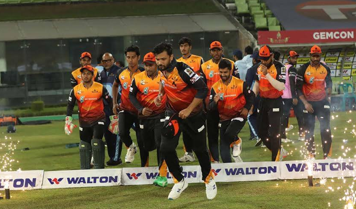 ‘বঙ্গবন্ধু টি-টোয়েন্টি কাপের’ শিরোপা খুলনার ঘরে