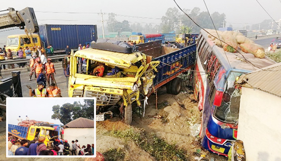 মির্জাপুরে ট্রাকের ধাক্কায় বাসের নিচে পড়ে নারী-শিশুসহ নিহত ৬