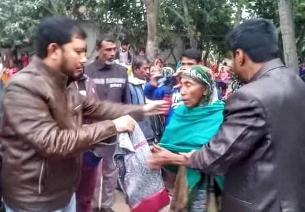 রাজশাহীর তানোরে এমপির শীতবস্ত্র বিতরণ