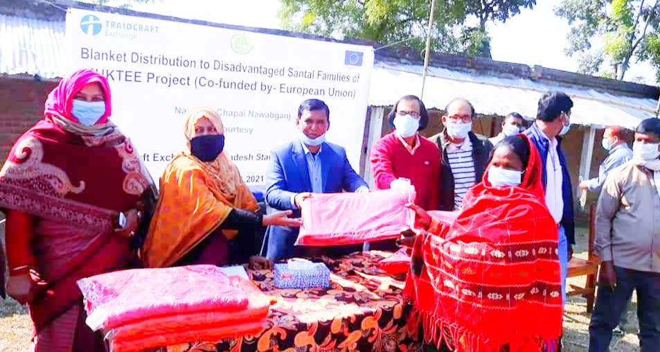 নাচোলে এসেডো’র মুক্তি প্রকল্পের উদ্যোগে ক্ষুদ্র নৃ-গোষ্ঠিদের মাঝে কম্বল বিতরন