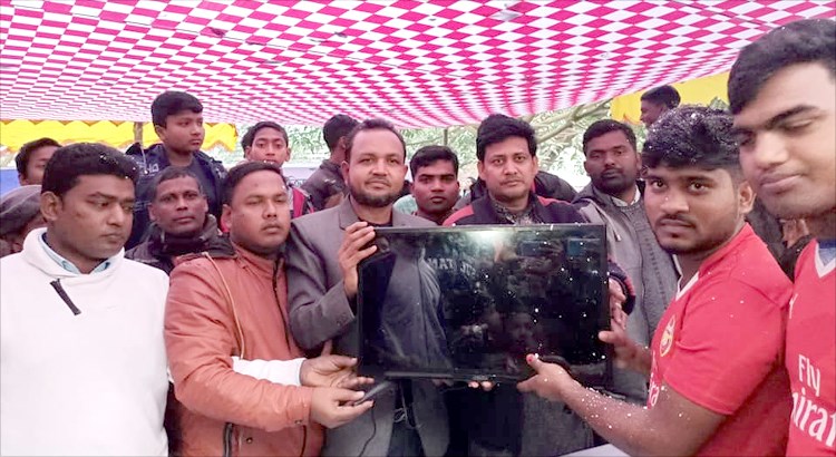 চাঁপাইনবাবগঞ্জের শিবগঞ্জে বিপিএল ক্রিকেট টুর্নামেন্টের ফাইনাল