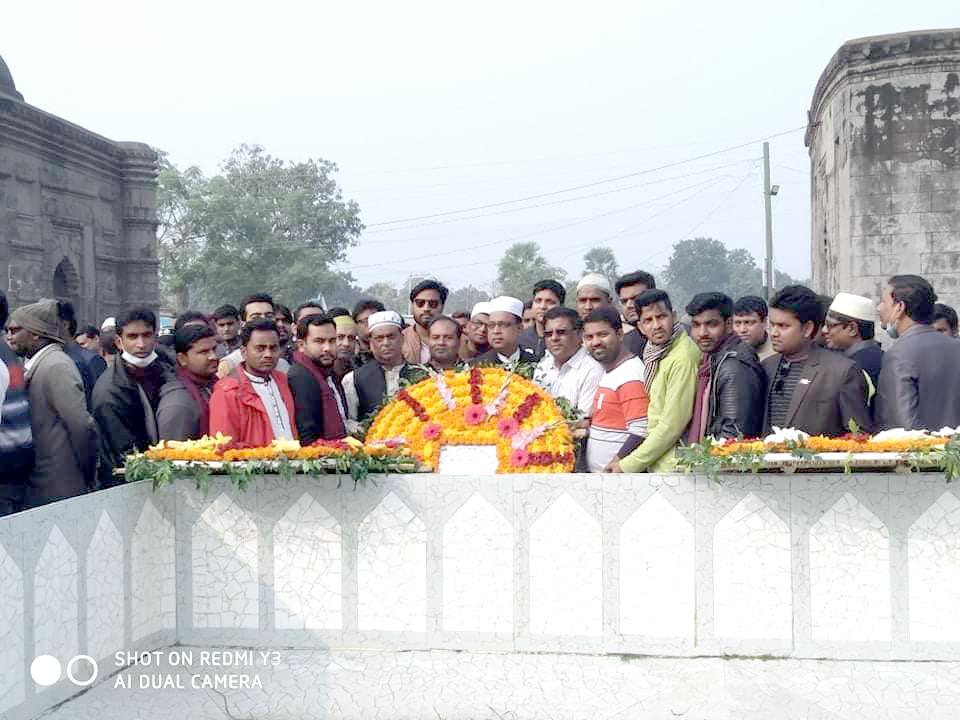 বীরশ্রেষ্ঠ জাহাঙ্গীরের সমাধিতে নৌকা প্রার্থী সৈয়দ মনিরুলের শ্রদ্ধা নিবেদন