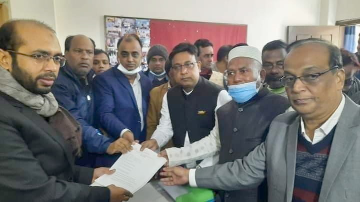 চাঁপাইনবাবগঞ্জের শিবগঞ্জ পৌরসভার উৎসবমূখর পরিবেশে মনোনয়নপত্র জমা