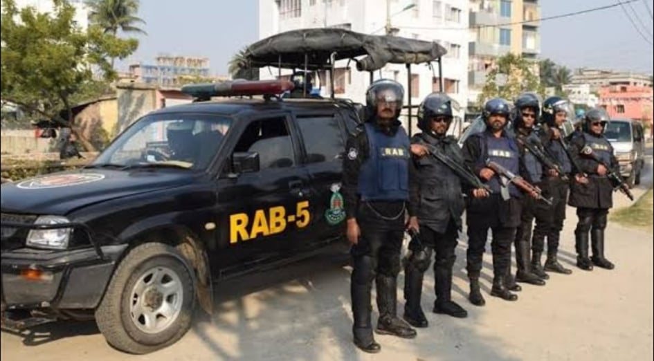 নাচোলে বিপুল পরিমাণ ভারতীয় অবৈধ ভেজাল ঔষুধসহ ৪ জন গ্রেপ্তার