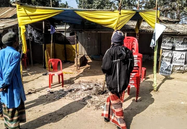 তানোরে আওয়ামী লীগের দলীয় কার্যালয়ে আগুন অভিযোগের তীর স্বতন্ত্র প্রার্থীর দিকে