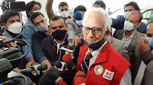 প্রথম এমপি হিসেবে করোনাভাইরাসের টিকা টিকা নিচ্ছেন হাফিজ আহমেদ