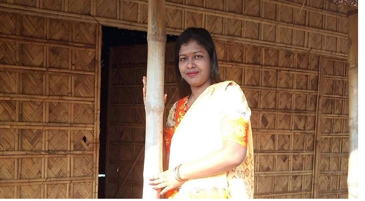 দেশে করোনার কার্যক্রমের শুরুর দিনে প্রথম টিকা নিতে যাওয়া রুনু