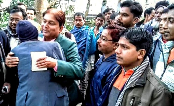 রাজশাহীর গোদাগাড়ী পৌরসভায় মেয়র বাবুর গণসংযোগে মানুষের ঢল