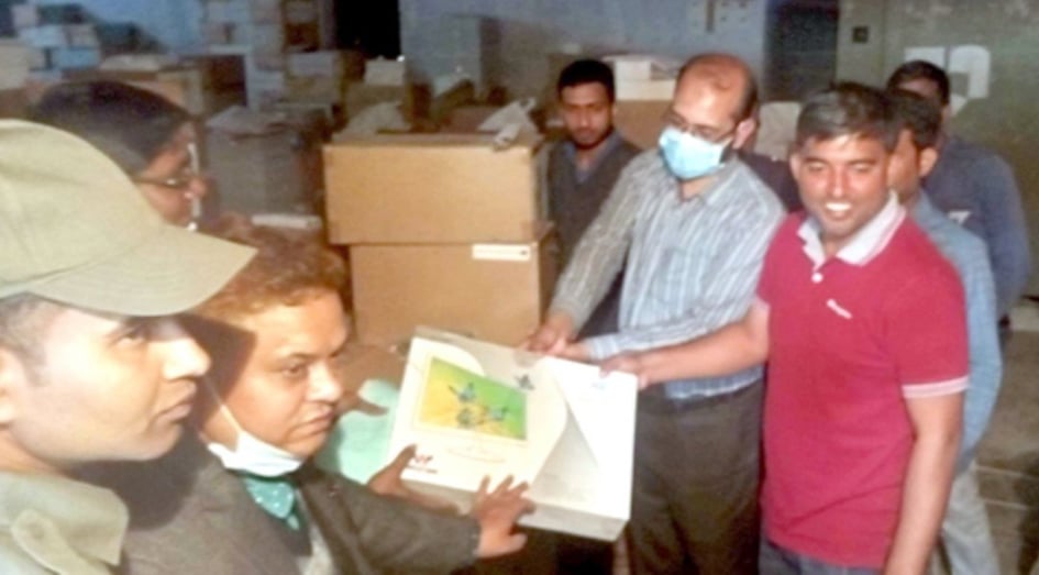 চাঁপাইনবাবগঞ্জের শিবগঞ্জের প্রতিটি কেন্দ্রে পৌছেছে ইভিএম