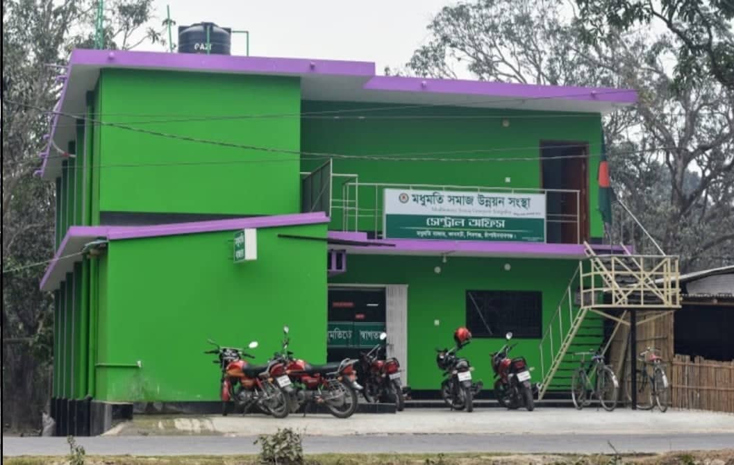 চাঁপাইনবাবগঞ্জের মধুমতি এনজিও’র ভোলাহাট শাখার ম্যানেজার সহ ২ জন কারাগারে