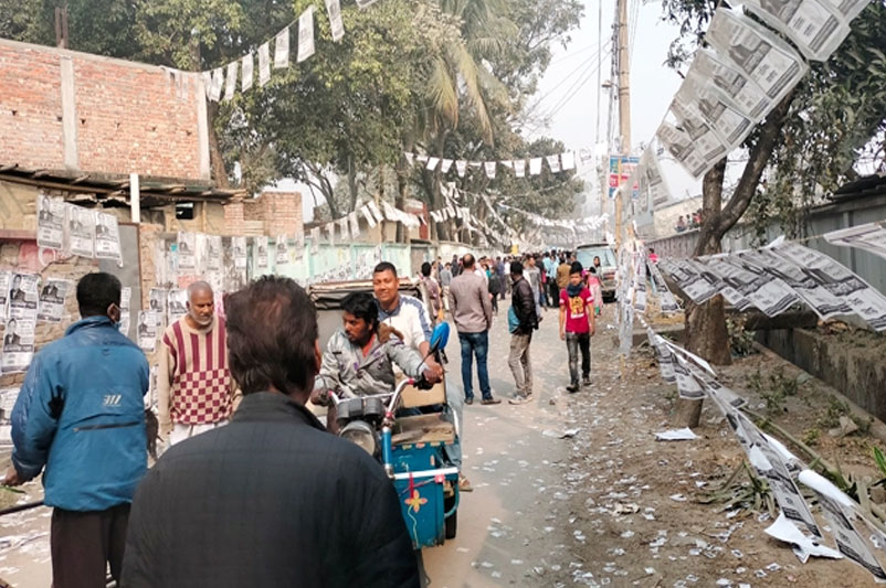 ভোটকেন্দ্রে যেতে ভোটারদের বাধা