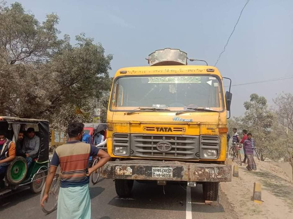 বেপরোয়া ঘাতক ট্রাক চালকের নির্মমতায় সরকে ঝড়লো তাজা ২প্রাণ