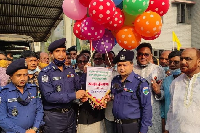 চাঁপাইনবাবগঞ্জে ৭ মার্চ উপলক্ষে জেলা পুলিশের আনন্দ উদযাপন