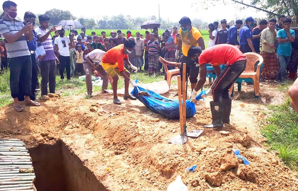 নাচোলে মৃত তজলুর লাশ ৩৫দিন পর উত্তোলন