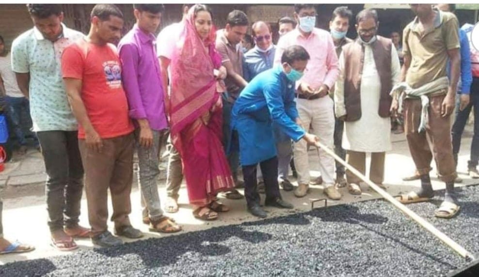 চাঁপাইনবাবগঞ্জের শিবগঞ্জে ৬ কোটি টাকা ব্যয়ে রাস্তার কাজের উদ্বোধন করলেন এমপি শিমুল