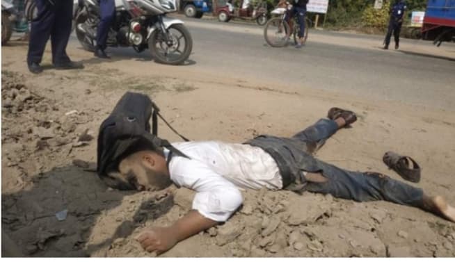 নাটোরে সড়ক দুঘটনায় আব্দুর রাজ্জাক(২৮) নামে এক ব্যাংক কর্মকর্তার মৃত্যু