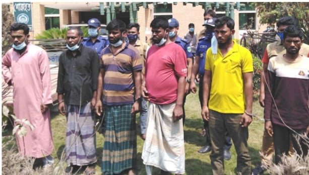 নাটোরে নৈশ প্রহরীকে বেধে ৯ লক্ষ টাকার ব্যাটারি লুটের ঘটনায় আন্তঃজেলা ডাকাত চক্রের ৬ সদস্য আটক