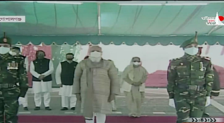 টুঙ্গিপাড়ায় বঙ্গবন্ধুর সমাধিতে মোদির শ্রদ্ধা