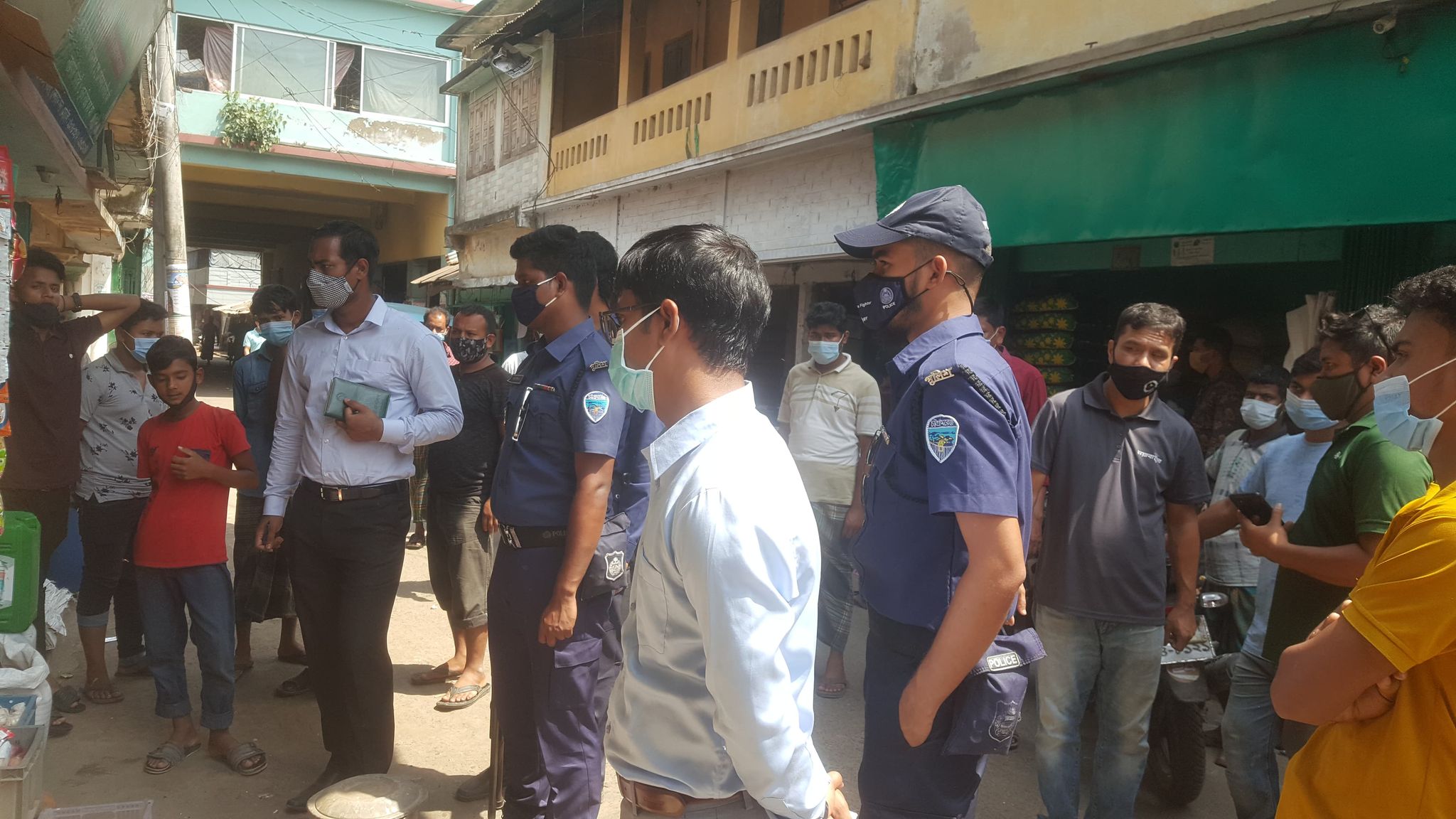 লকডাউন বান্দরবানে ভ্রাম্যমান আদালতের অভিযান:কঠোর অবস্থানে প্রশাসন