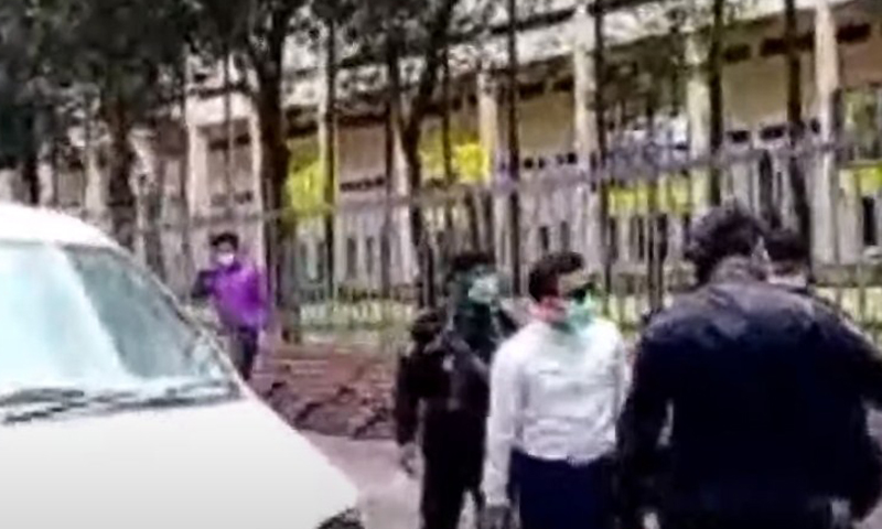 পাস নিয়ে যাচ্ছিলেন ওড়না ডেলিভারি দিতে, অতঃপর ১০০০ টাকা জরিমানা