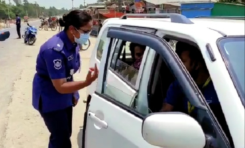 মহাসড়কে ভুয়া পরিচয়ে বাড়ি ফিরছেন কেউ কেউ