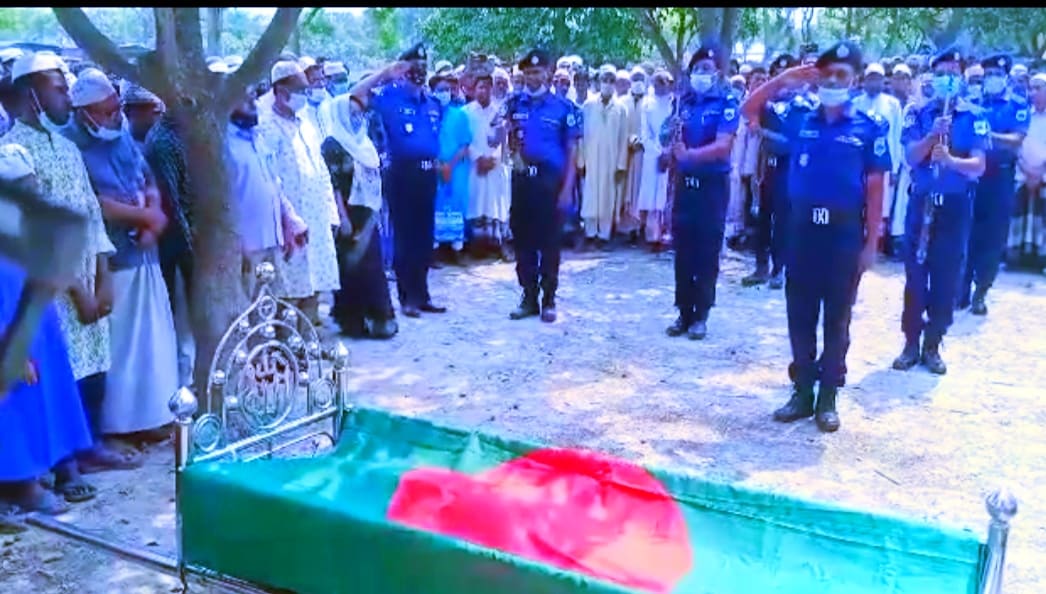 নাচোলে বীর মুক্তিযোদ্ধা তাইফুর রহমানের জানাজা রাষ্ট্রীয় মর্যাদায় সম্পন্ন