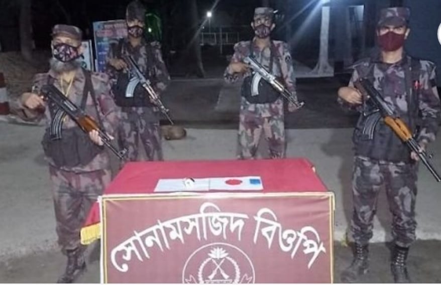 চাঁপাইনবাবগঞ্জের শিবগঞ্জ সীমান্তে মালিকবিহীন ইয়াবা ও হেরোইন উদ্ধার করেছে বিজিবি