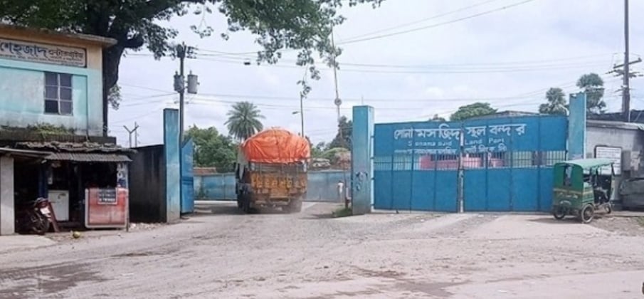 চাঁপাইনবাবগঞ্জের সোনামসজিদ স্থলবন্দরে মহান মে দিবস উপলক্ষে আমদানি-রফতানি বন্ধ