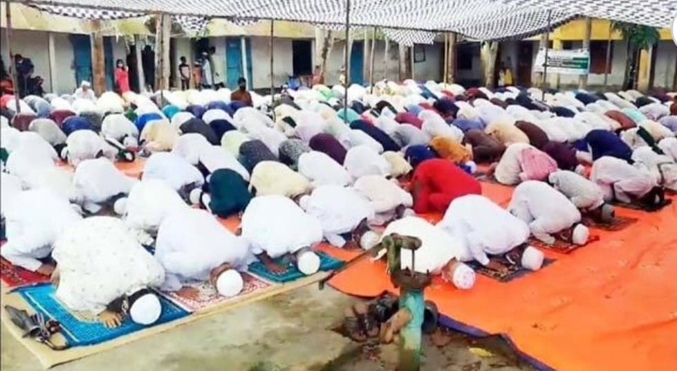 চাঁপাইনবাবগঞ্জে ৫ গ্রামে ঈদুল ফিতরের নামাজ অনুষ্ঠিত