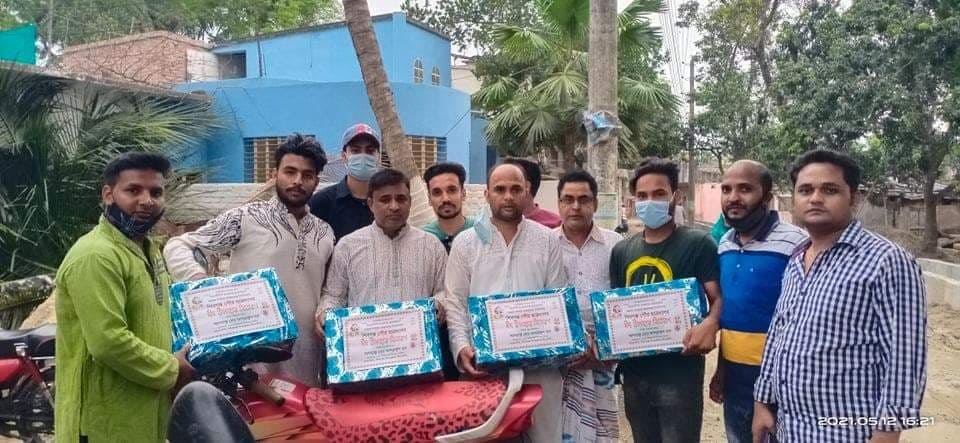 চাঁপাইনবাবগঞ্জের শিবগঞ্জে বিএনপির ঈদ উপহার সামগ্রী বিতরণ