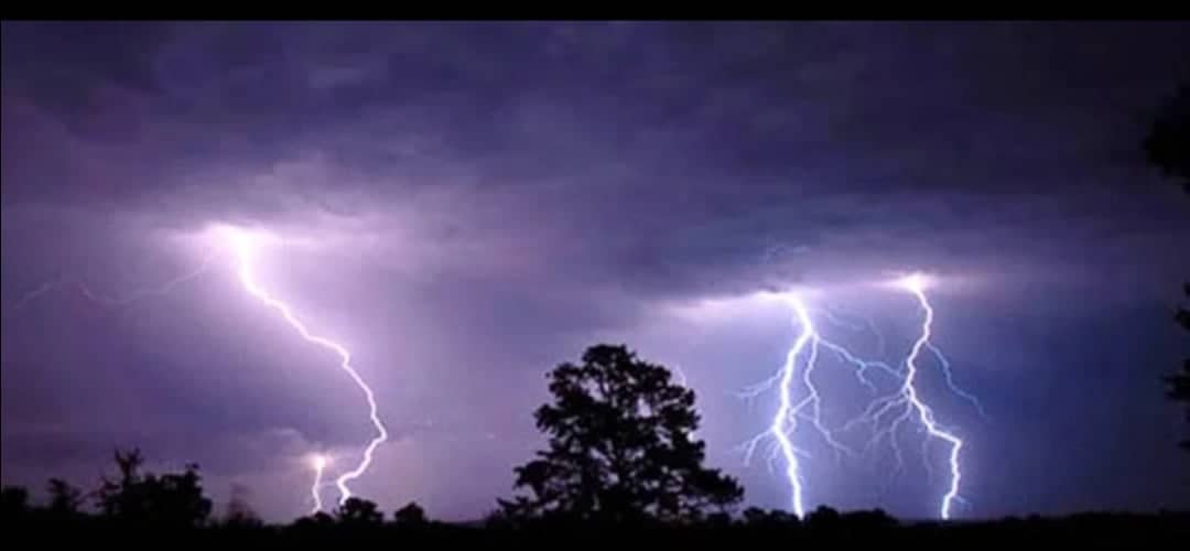 চাঁপাইনবাবগঞ্জে বজ্রপাতে কিশোর-কিশোরীসহ ৩ জন নিহত- মারাগেছে ২ টি মহিষও