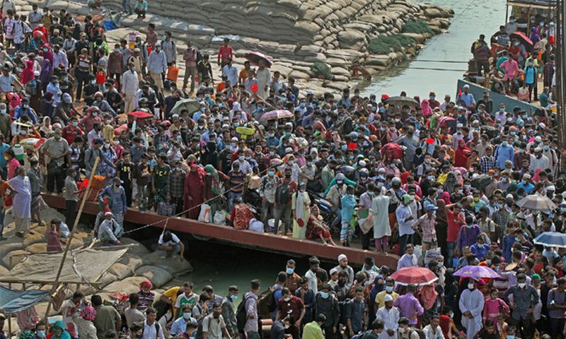 ফেরি বন্ধের ঘোষণা,যাত্রীদের শিমুলিয়া ঘাট ছাড়তে বললো স্থানীয় প্রশাসন