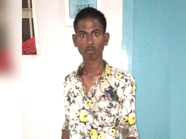 চাঁপাইনবাবগঞ্জে জনতার হাতে ছিনতাইকারী আটক করে পুলিশে সোপর্দ