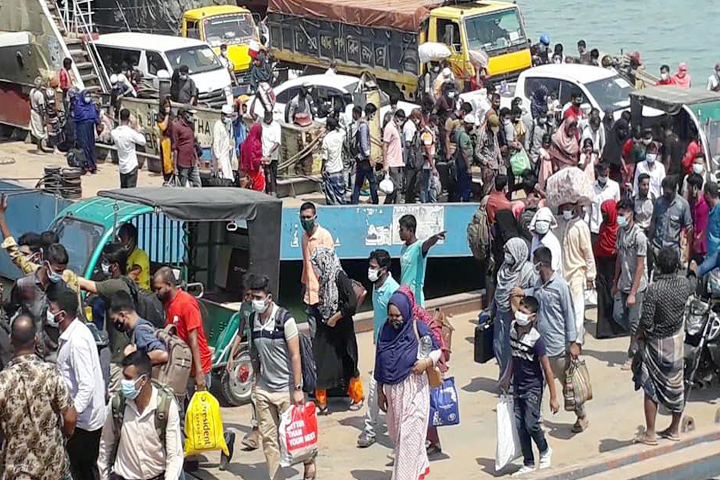 দৌলতদিয়া ঘাটে ঘরমুখী মানুষের উপচে পড়া ভিড়,শতশত যাত্রী ও ব্যক্তিগত গাড়ির চাপ